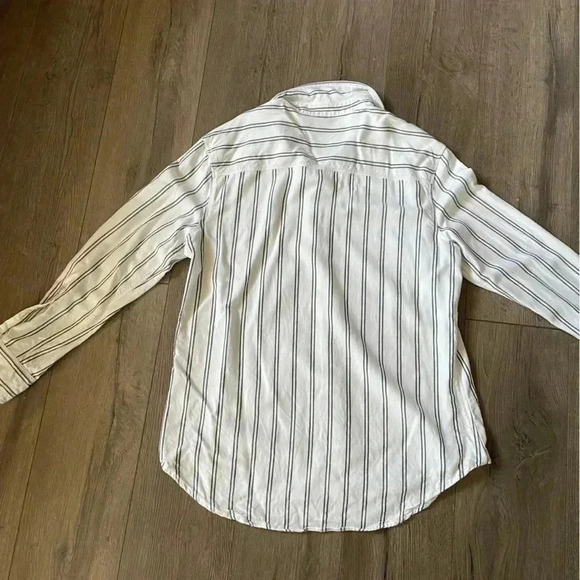 Tahari White with Black Stripes LS Button Down Shirt, 97% Rayon- SZ M - Picture 2 of 5